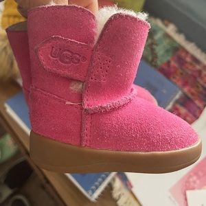 UGG® Kids' Keelan Suede Boot Crib Shoes (Infant) Pink